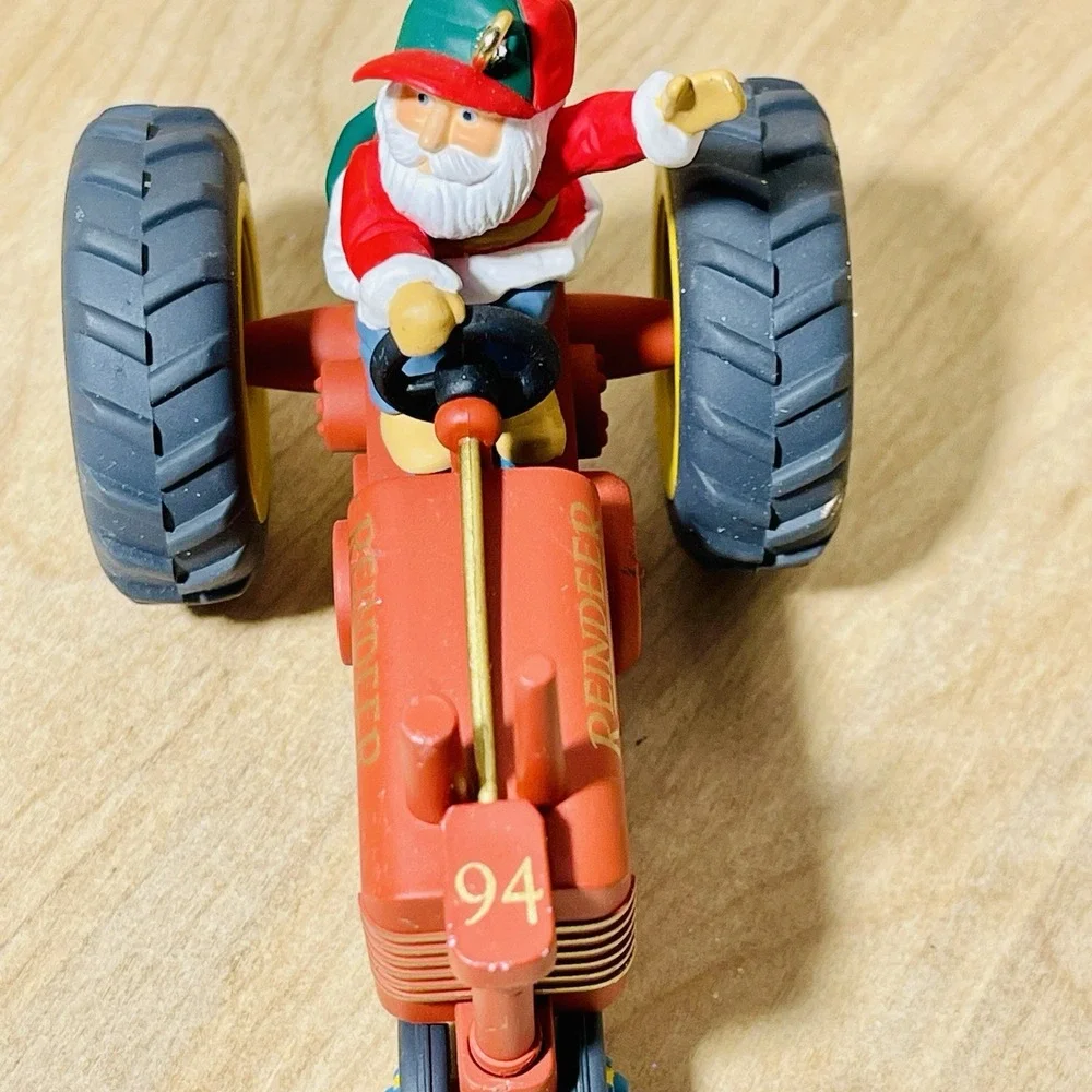 VTG 1994‎ Hallmark Keepsakes Ornament Here Comes Santa Makin Tractor Tracks